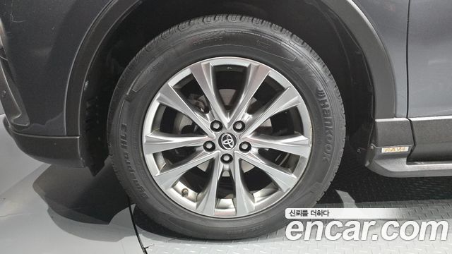 Toyota RAV4 2.5 4WD Hybrid 4th 2018 — фото 5