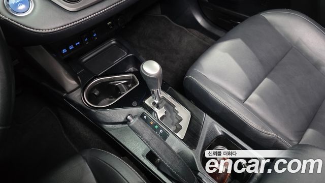 Toyota RAV4 2.5 4WD Hybrid 4th 2018 — фото 9