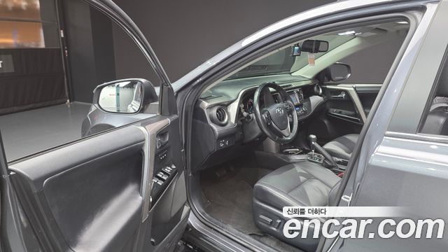 Toyota RAV4 2.5 4WD Hybrid 4th 2018 — фото 10