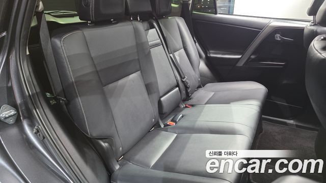 Toyota RAV4 2.5 4WD Hybrid 4th 2018 — фото 11