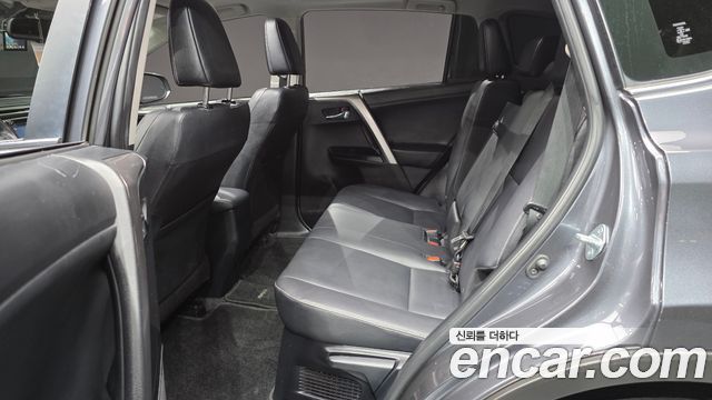 Toyota RAV4 2.5 4WD Hybrid 4th 2018 — фото 12