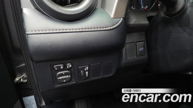 Toyota RAV4 2.5 4WD Hybrid 4th 2018 — фото 16