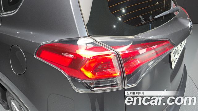 Toyota RAV4 2.5 4WD Hybrid 4th 2018 — фото 23
