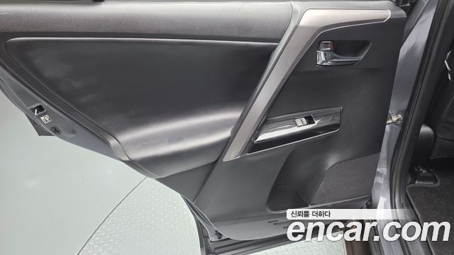 Toyota RAV4 2.5 4WD Hybrid 4th 2018 — фото 25