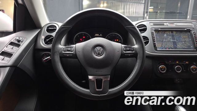 Volkswagen Tiguan 2.0 TDI Comfort 5N 2015 — фото 13