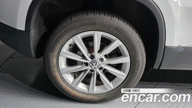 Volkswagen Tiguan 2.0 TDI Comfort 5N 2015 — фото 5