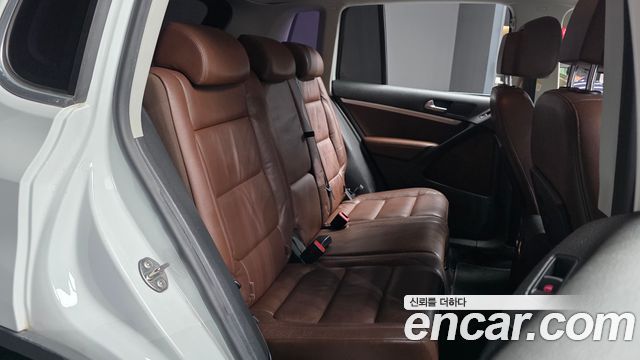 Volkswagen Tiguan 2.0 TDI Comfort 5N 2015 — фото 12