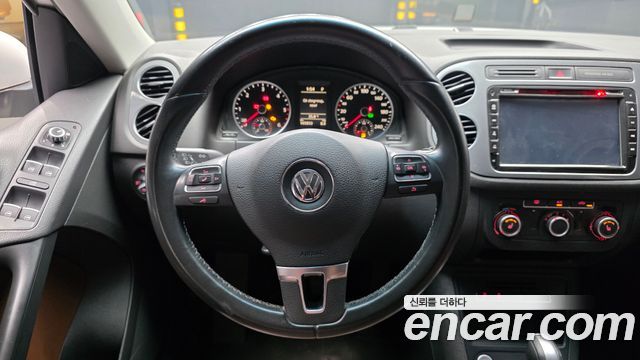 Volkswagen Tiguan 2.0 TDI Comfort 5N 2015 — фото 13