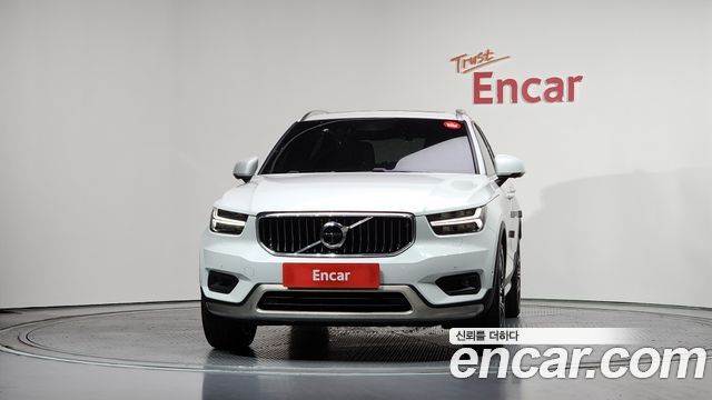 Volvo XC40 B4 Inscription 2021 — фото 3