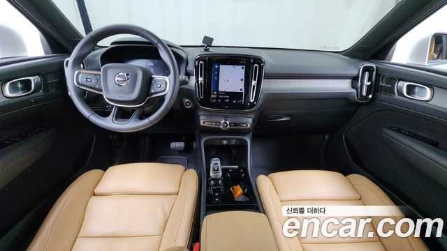 Volvo XC40 B4 Inscription 2021 — фото 7