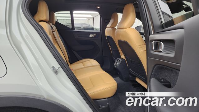 Volvo XC40 B4 Inscription 2021 — фото 12