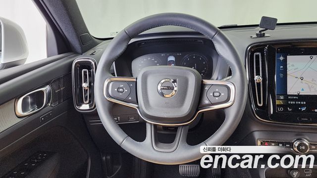 Volvo XC40 B4 Inscription 2021 — фото 13
