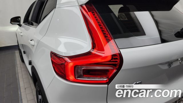 Volvo XC40 B4 Inscription 2021 — фото 23