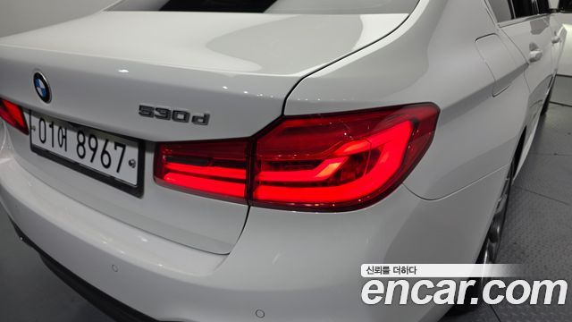BMW 5 Series (G30) 520d xDrive M Sport Package 2018 — фото 23