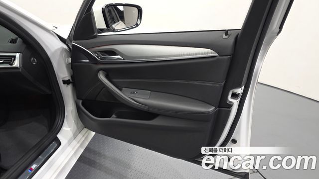 BMW 5 Series (G30) 520d xDrive M Sport Package 2018 — фото 24