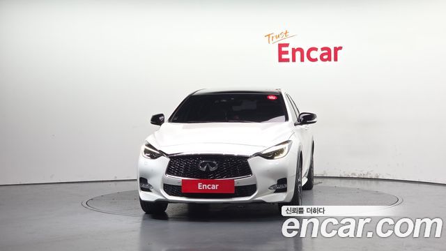 Infiniti Q30 2.0 Premium 2017 — фото 3