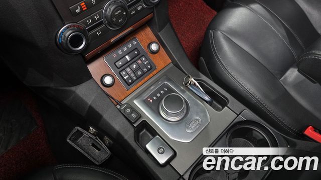 Land Rover Discovery 4 3.0 SDV6 SE 2015 — фото 9