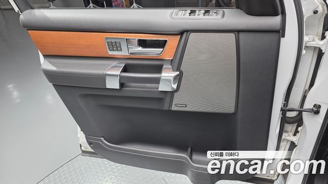 Land Rover Discovery 4 3.0 SDV6 SE 2015 — фото 24