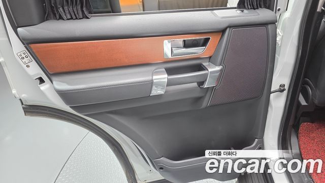 Land Rover Discovery 4 3.0 SDV6 SE 2015 — фото 25