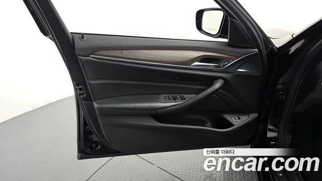 BMW 5 Series (G30) 530i xDrive M Sport Package Plus 2018 — фото 24