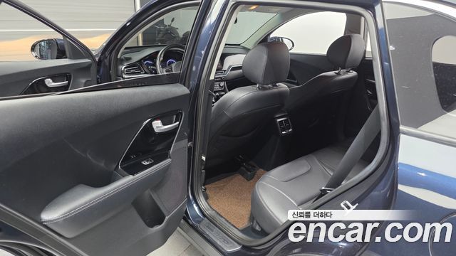 Kia Niro 1.6 HEV Prestige 2022 — фото 11