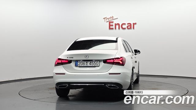 Mercedes-Benz A-Class (W177) A220 Sedan 2022 — фото 4