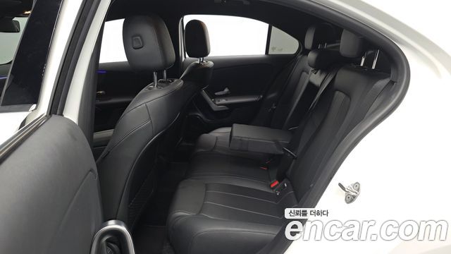 Mercedes-Benz A-Class (W177) A220 Sedan 2022 — фото 12