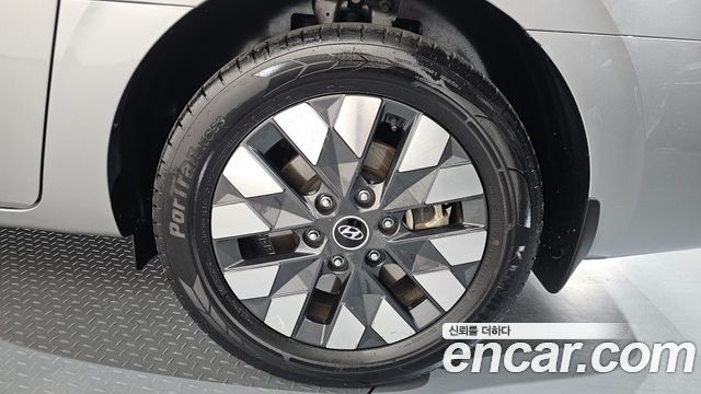 Hyundai Staria Lounge 9-Seater Prestige 2023 — фото 21