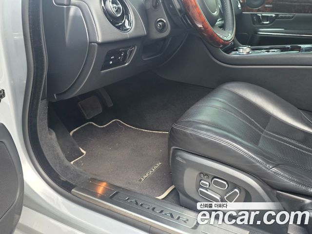 Jaguar XJ 3.0D Premium Luxury LWB X351 2015 — фото 7