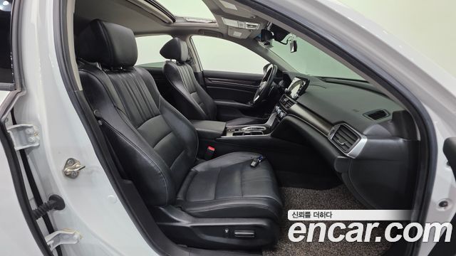 Honda Accord (X) 2.0 Hybrid Touring 2019 — фото 10