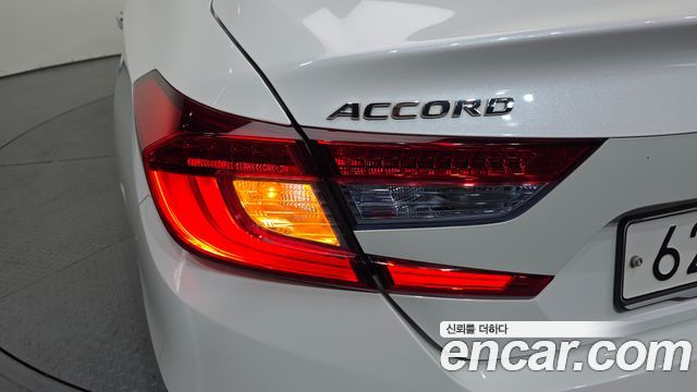Honda Accord (X) 2.0 Hybrid Touring 2019 — фото 23