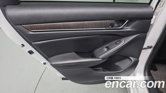 Honda Accord (X) 2.0 Hybrid Touring 2019 — фото 25