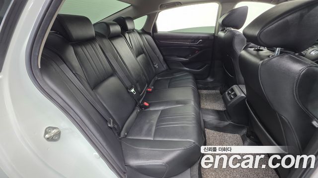 Honda Accord (X) 2.0 Hybrid Touring 2019 — фото 32