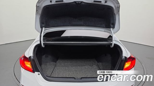 Honda Accord (X) 2.0 Hybrid Touring 2019 — фото 33