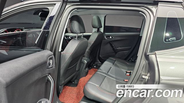 Peugeot 2008 1.5 BlueHDi GT Line 2019 — фото 11