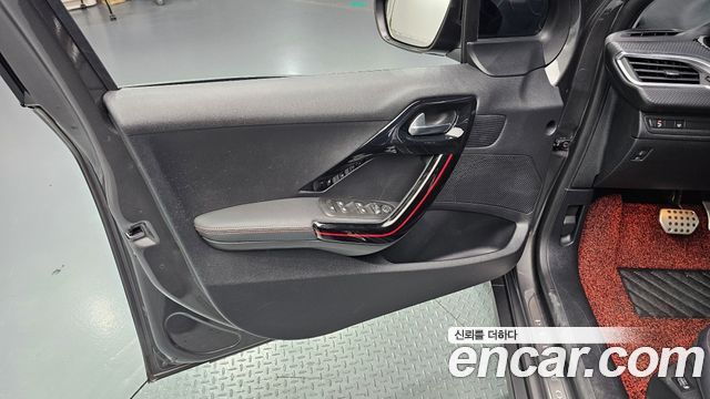 Peugeot 2008 1.5 BlueHDi GT Line 2019 — фото 24