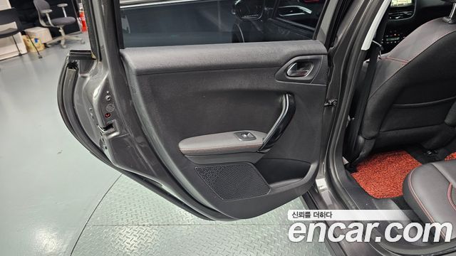 Peugeot 2008 1.5 BlueHDi GT Line 2019 — фото 25