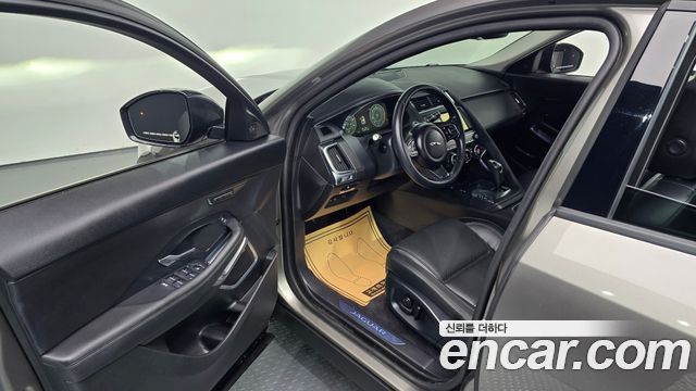 Jaguar E-PACE D180 SE 2019 — фото 15