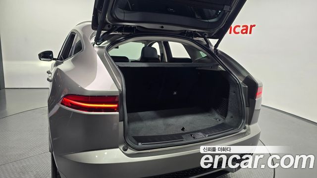 Jaguar E-PACE D180 SE 2019 — фото 23