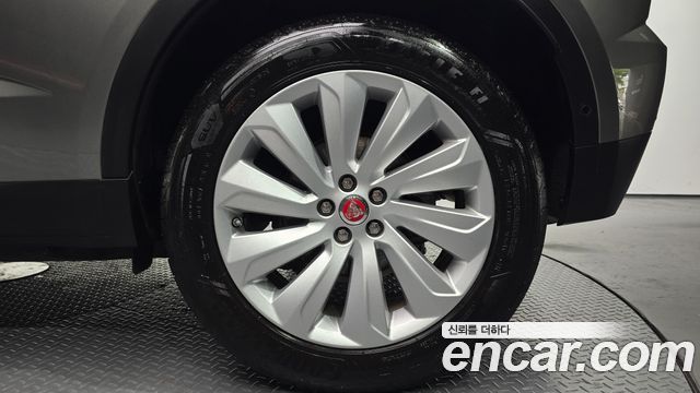 Jaguar E-PACE D180 SE 2019 — фото 27