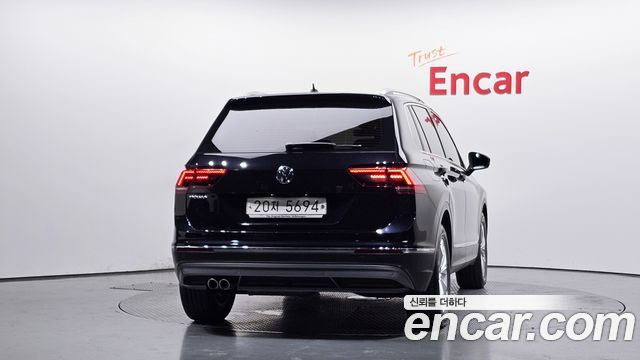 Volkswagen Tiguan (II) 2.0 TDI Premium 2018 — фото 4