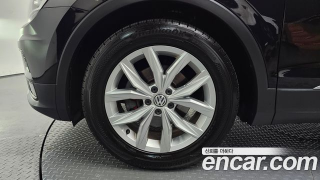 Volkswagen Tiguan (II) 2.0 TDI Premium 2018 — фото 5