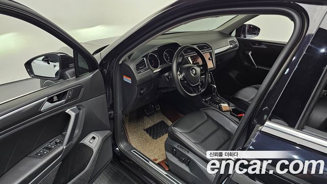 Volkswagen Tiguan (II) 2.0 TDI Premium 2018 — фото 11