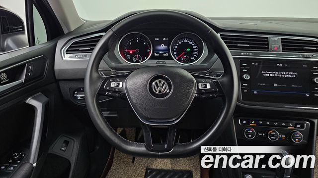 Volkswagen Tiguan (II) 2.0 TDI Premium 2018 — фото 13