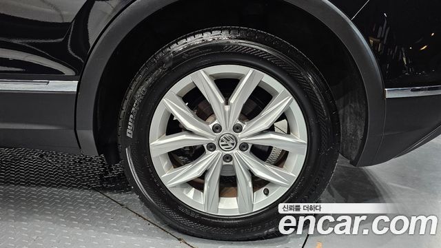 Volkswagen Tiguan (II) 2.0 TDI Premium 2018 — фото 21