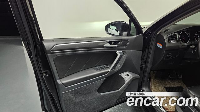 Volkswagen Tiguan (II) 2.0 TDI Premium 2018 — фото 24