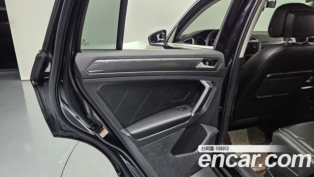 Volkswagen Tiguan (II) 2.0 TDI Premium 2018 — фото 25