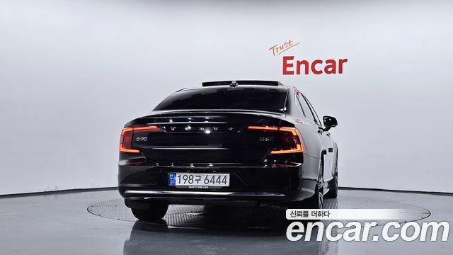 Volvo S90 B6 AWD Inscription 2022 — фото 4
