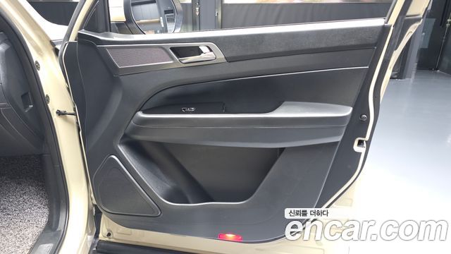 KG Mobility (SsangYong) Rexton Sports Khan Diesel 2.2 4WD Culman Noblesse 2024 — фото 24