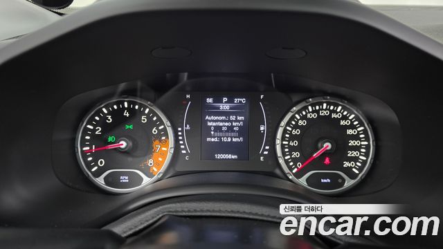 Jeep Renegade 2.4 Longitude High 2017 — фото 8